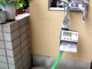 ベランダなどでの夏場の水管理、自動冠水器の水切れ対策-1