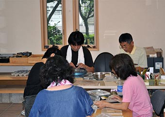 盆栽鉢作り教室の様子-2｜ベランダで楽しむミニ盆栽陶芸教室